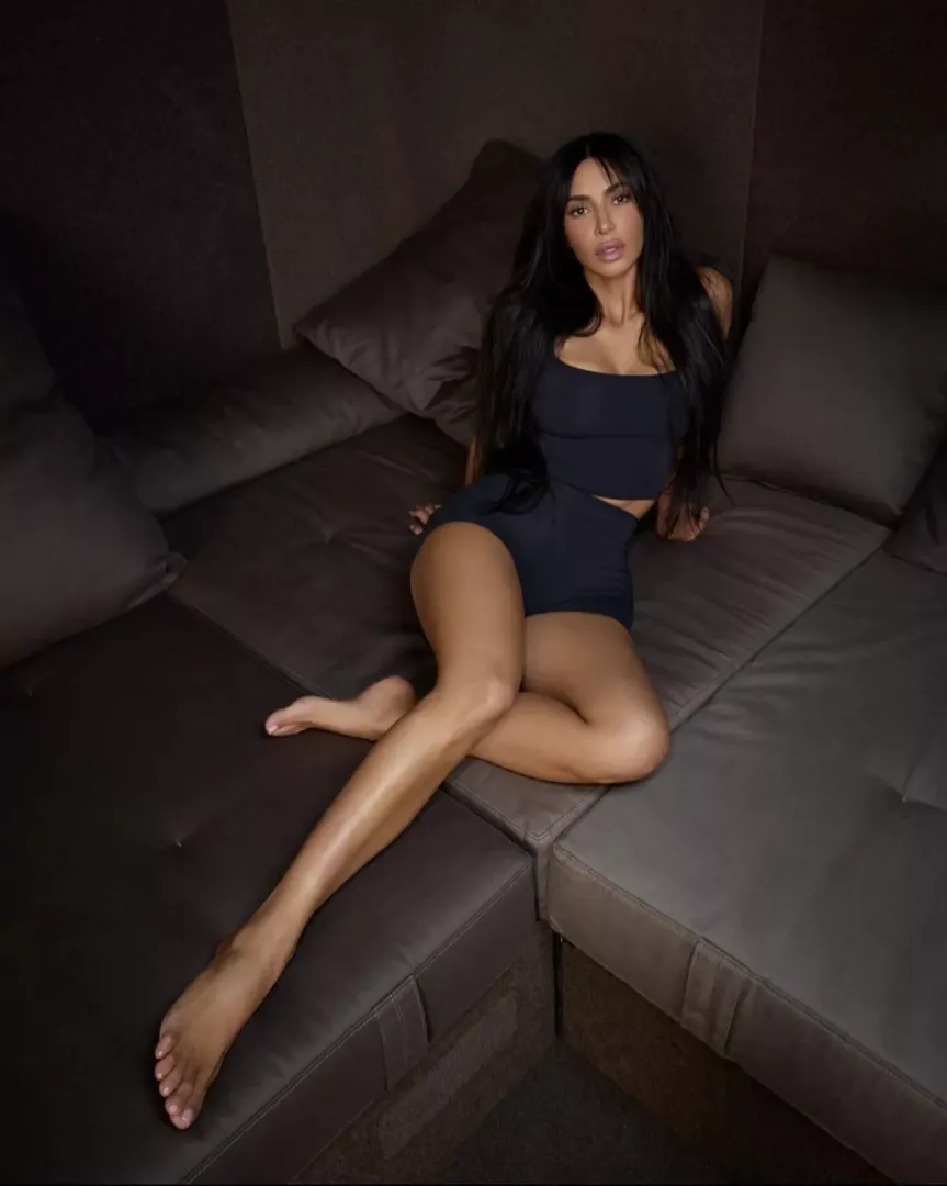What do you think about her adorable legs? 🥰🥵🙃