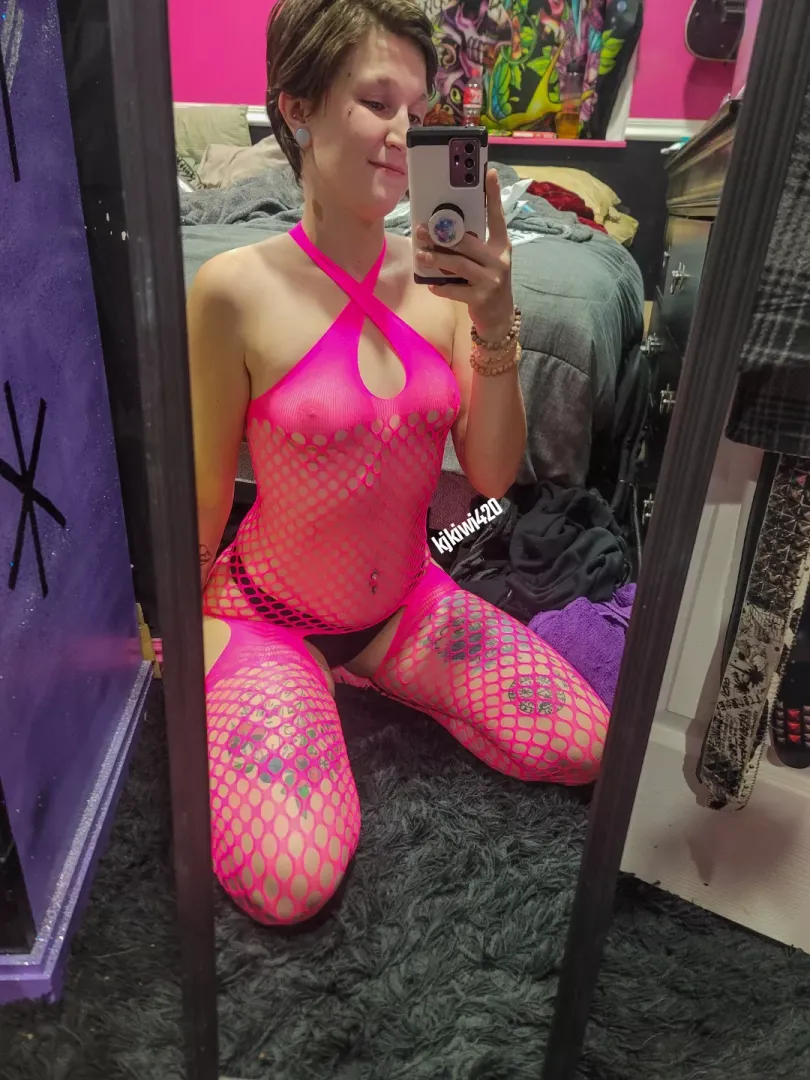 what do you think? does neon go well with my skin?☺