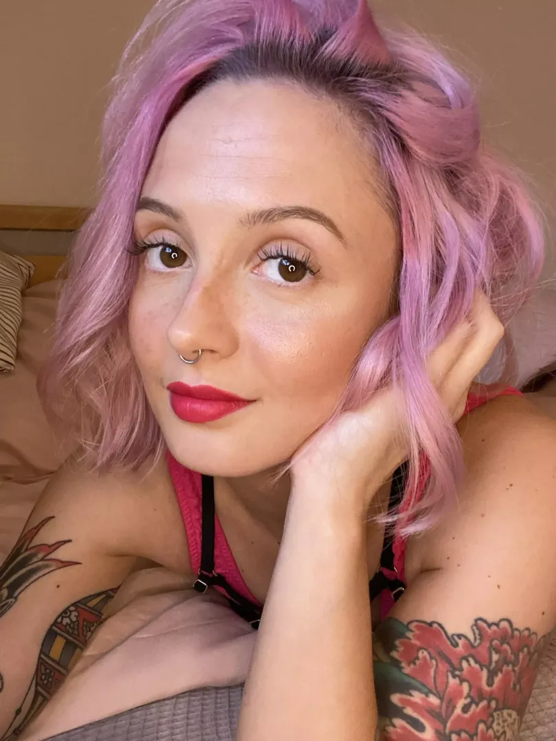 What do you think of my new pink bob?😇