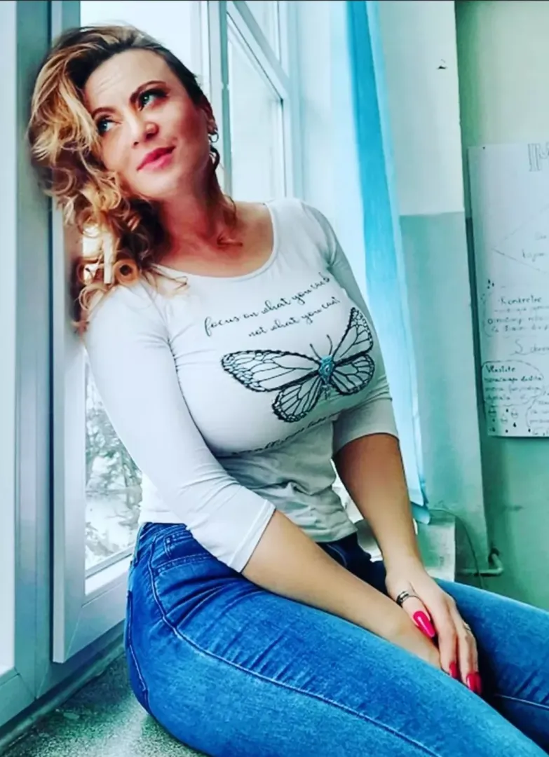 What is she day dreaming about?
