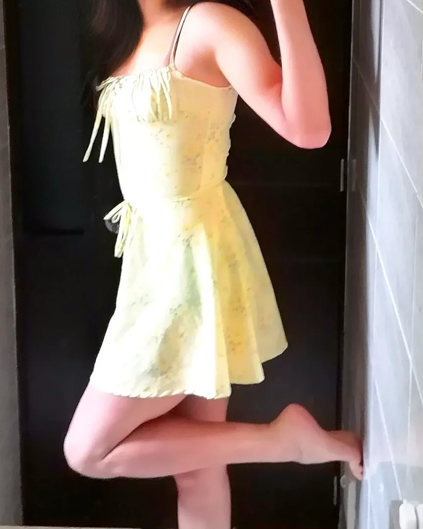 What kind of shoes should I use with this sundress? 👠💛💛
