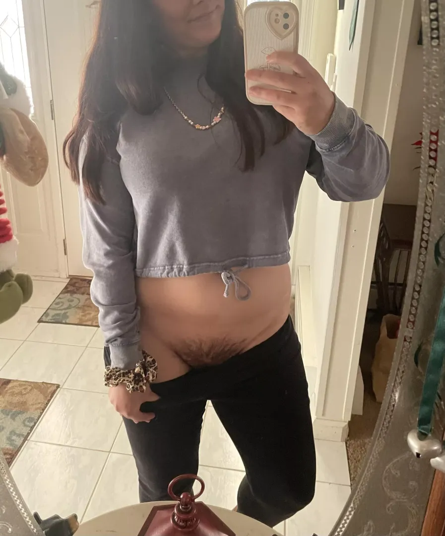 What would you do if I flashed you like this in public? 😻 did you expect me to have a hairy pussy🤔