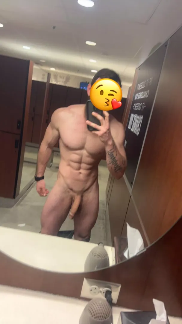 What would you do if you seen me in the locker room?😈 (24)
