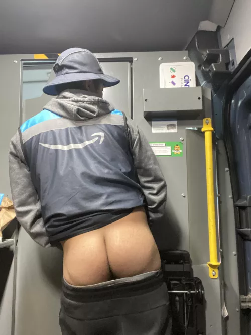 What would you do to this Amazon delivery booty 🥰