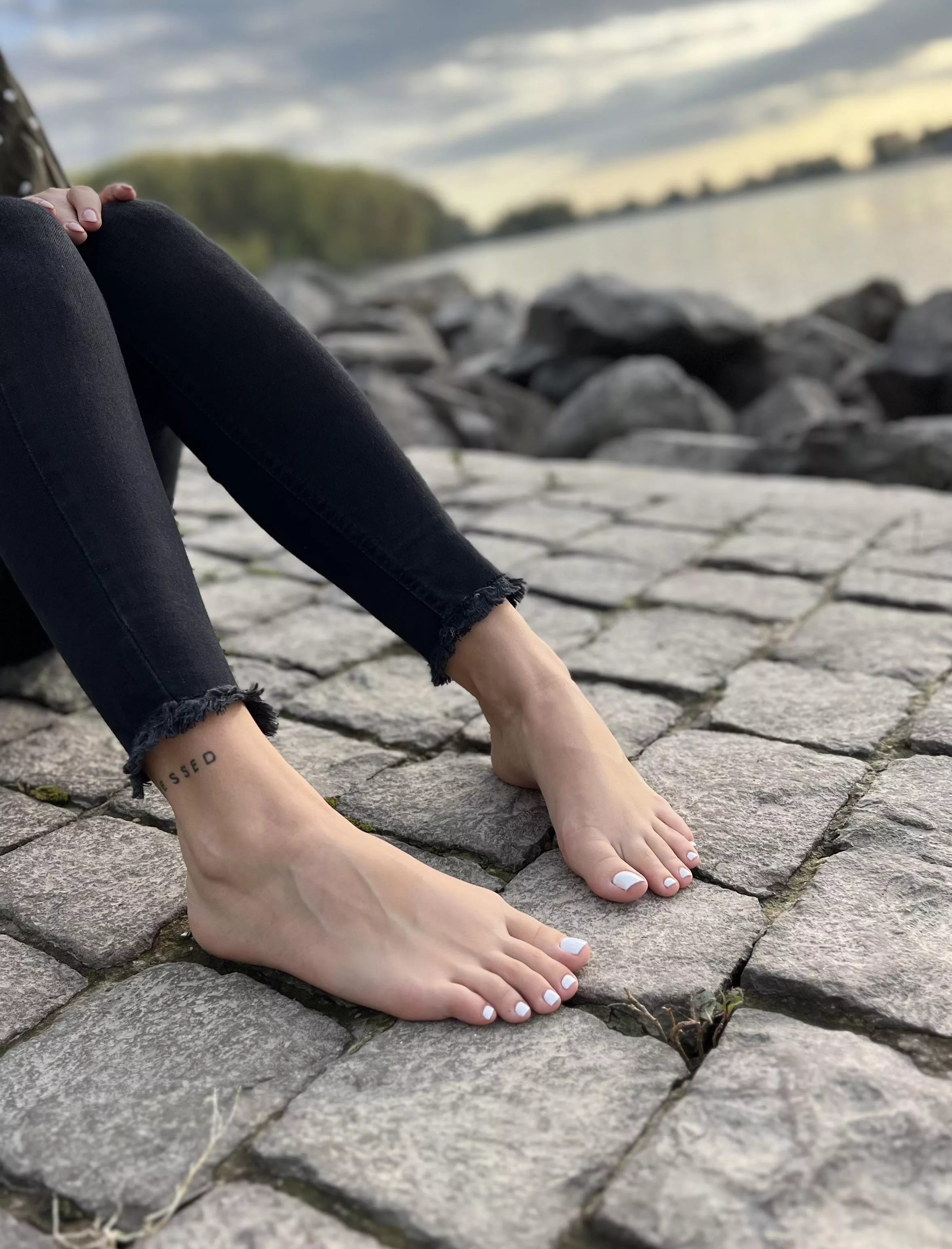 What would you like to do with my toes? 😈😈