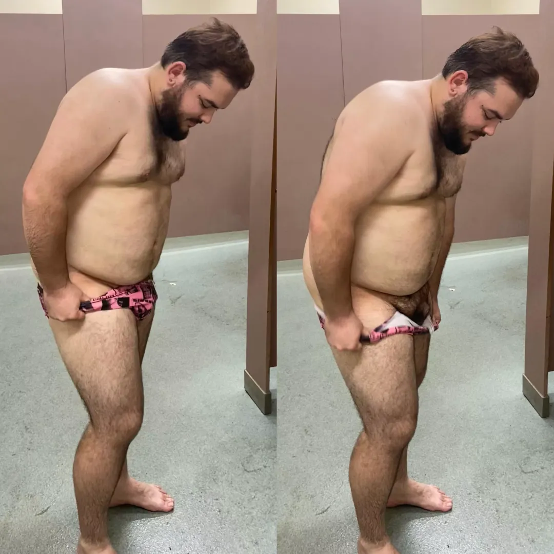 what would you say if i stripped down next to you in the changing room? 🤔 (yes my dick is out 😤) (26)