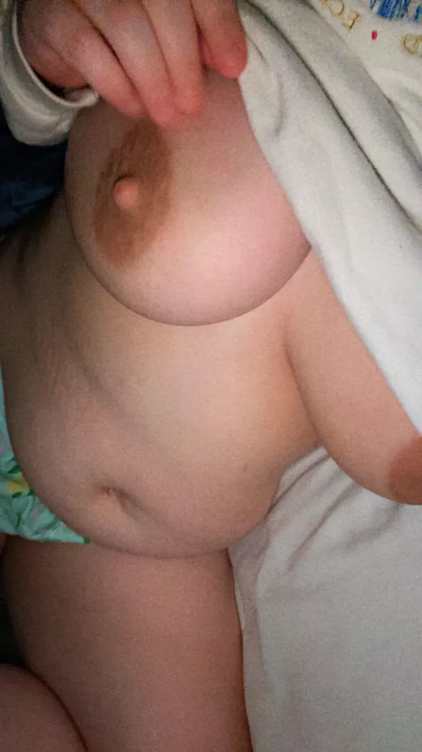 What's better than a big belly and milk filled mommy milkers 🍼🤪