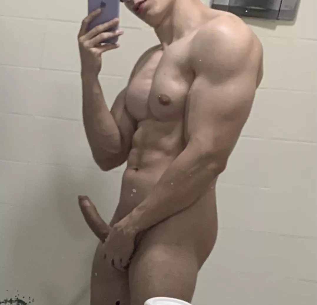 What's bigger, my biceps, chest or dick? 😏🔥