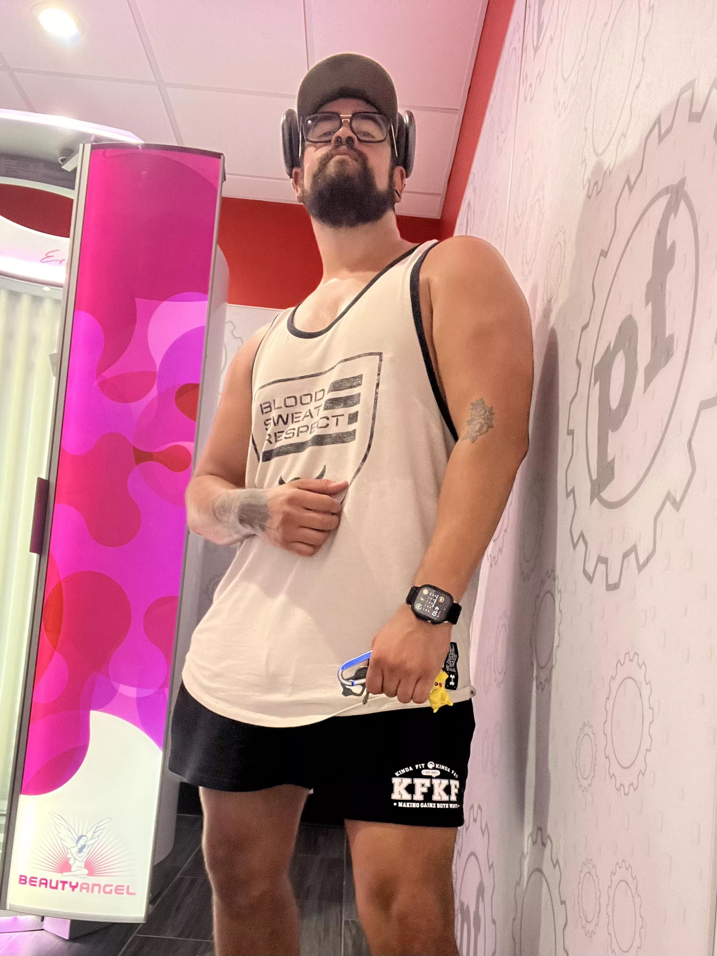 What’s going on y’all? Hope y’all are having a good Labor Day. Just finished a pump, now about to finish my weeklies in Destiny 2! ✌🏼