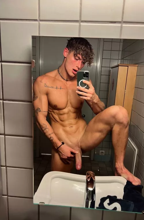 What’s the first thing that comes to mind when you see my big white cock 😈