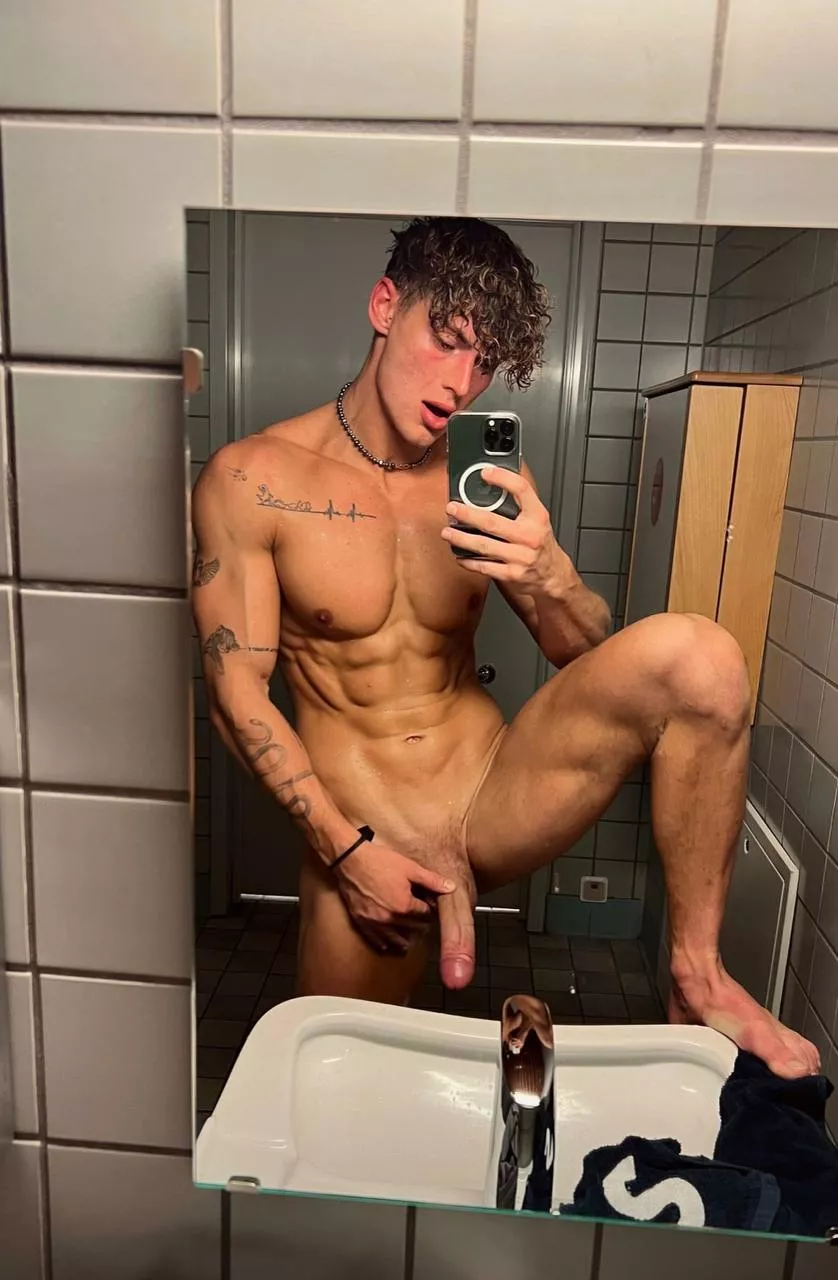 What’s the first thing that comes to mind when you see my big white cock 😈