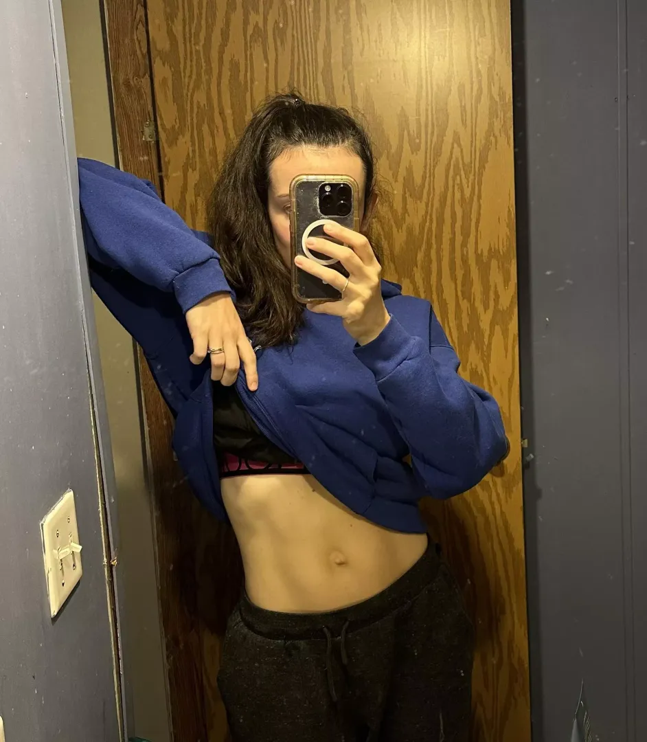 What’s under all those sweats 😘