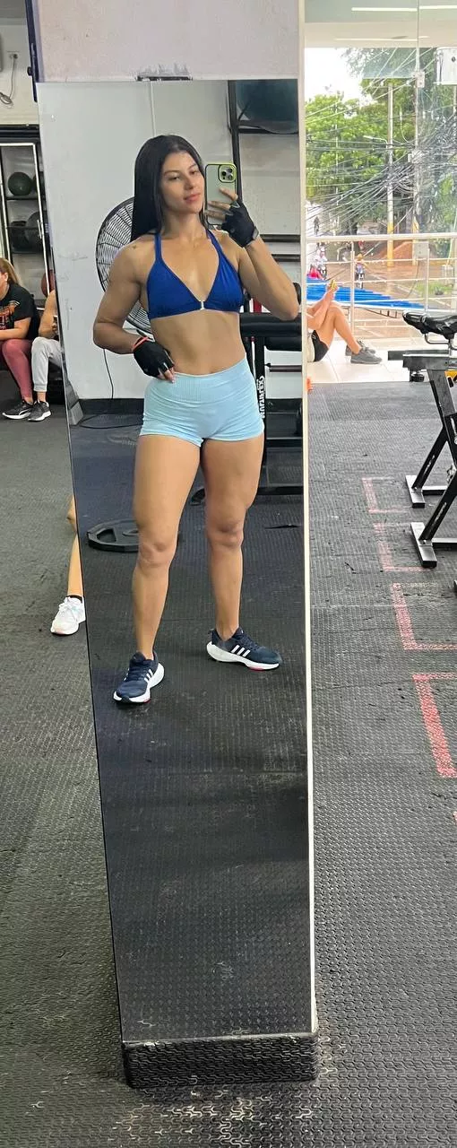 When the gym mirror becomes your personal photo booth