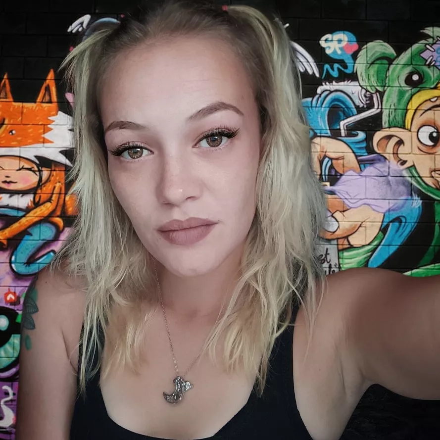 where are the dirty ladies that want to chat? and possibly video chat if you're down. I'm lonely and need company. 😘😘😘