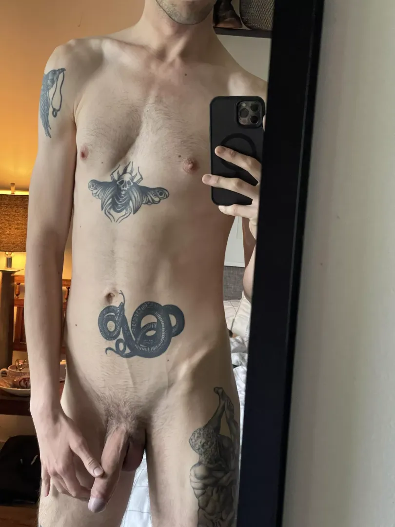 Where are the hot tatted bi guys?
