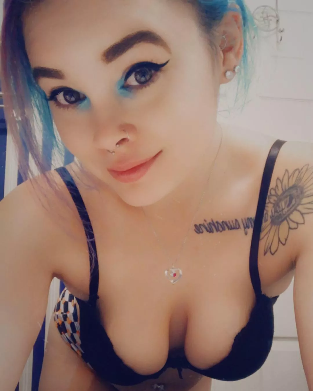 Where did your eyes travel to first? 😈💙💦