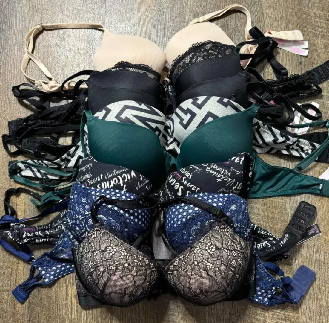 Which one should I cum on?