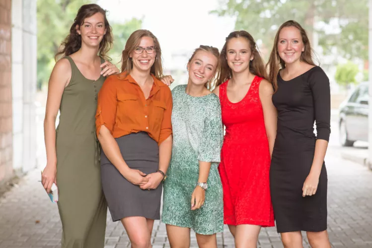 Which woman [5]
