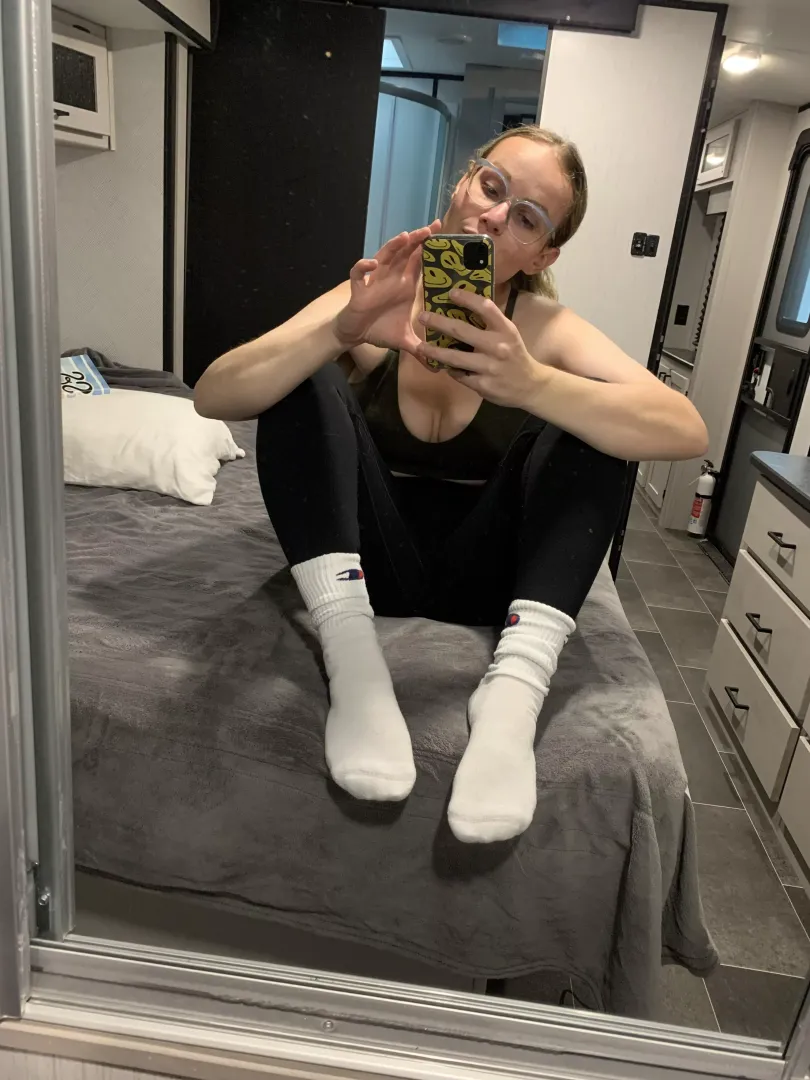 White socks [F]