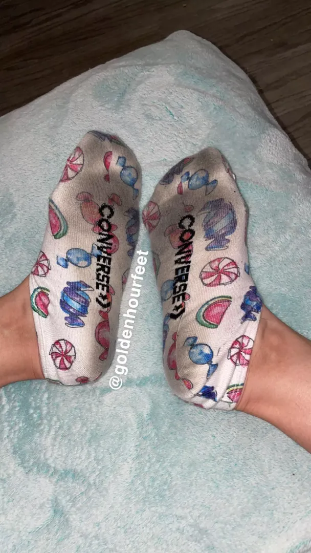 White socks show alll the sweat & stink🥵 [selling]