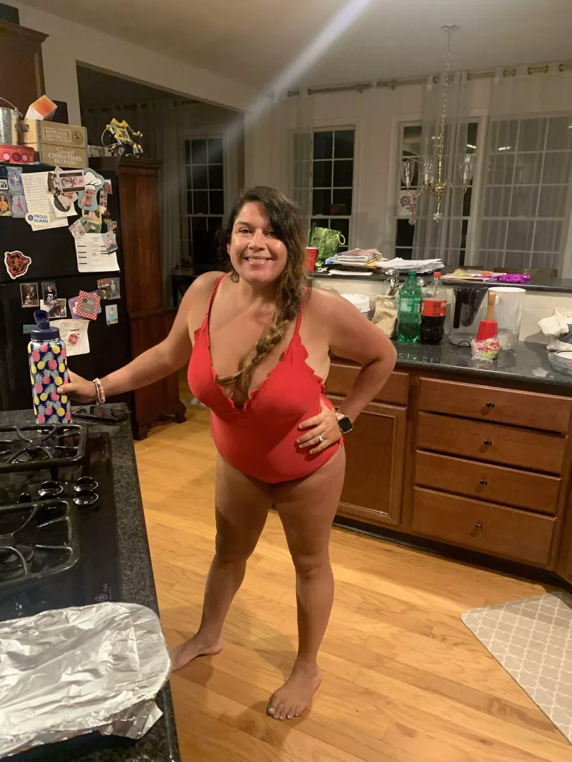 Who can make my wifes belly grow?