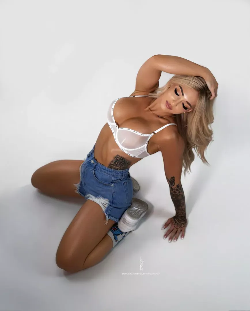 who doesn’t enjoy jean shorts 🤭