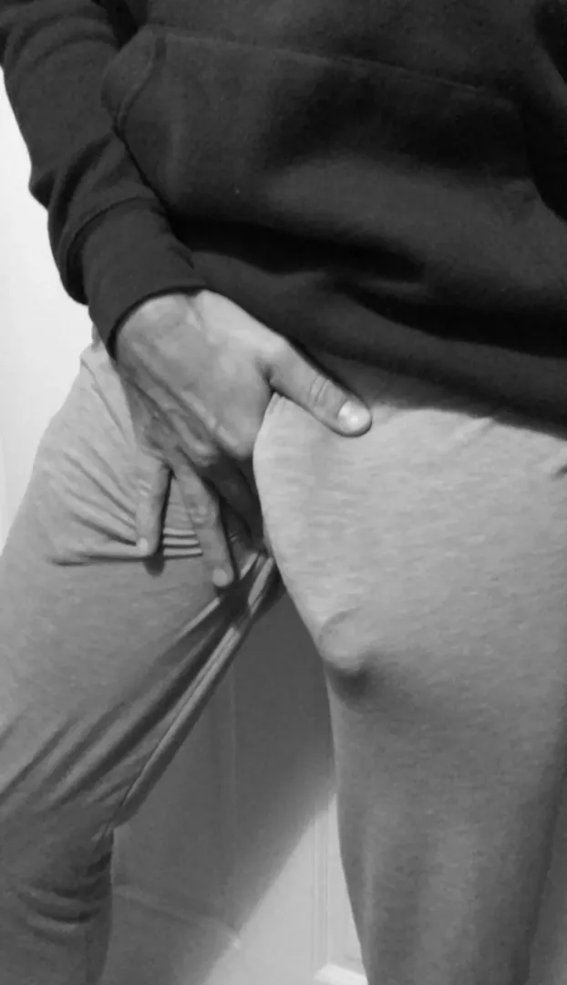Who doesn’t like gray sweatpants