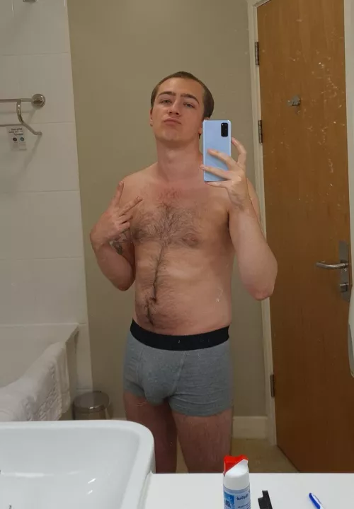 Who doesn't love a hotel bathroom stupid face picture 🤣🤣