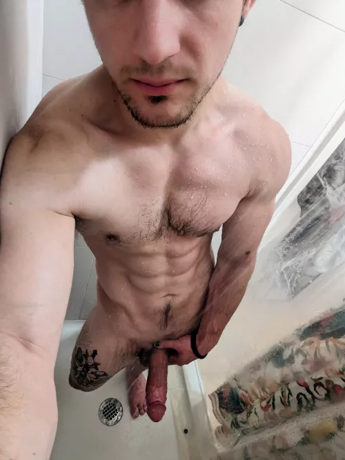 Who doesn't love cumming in the shower? 🤤