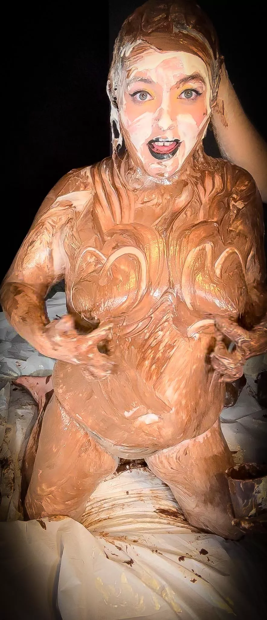 Who doesn't love Messy art!? 🎨🤎