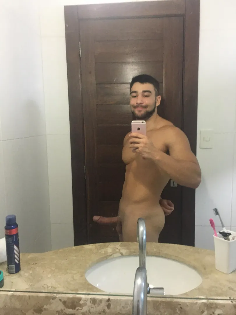 Who else likes buff dudes with nice cocks?