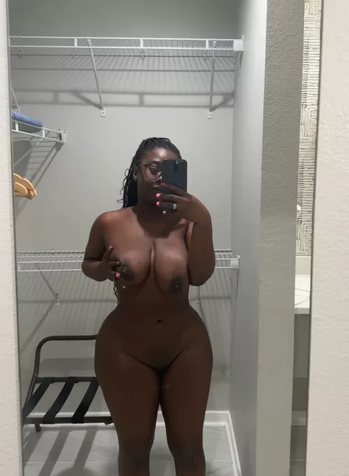 who is down to suck my boobs