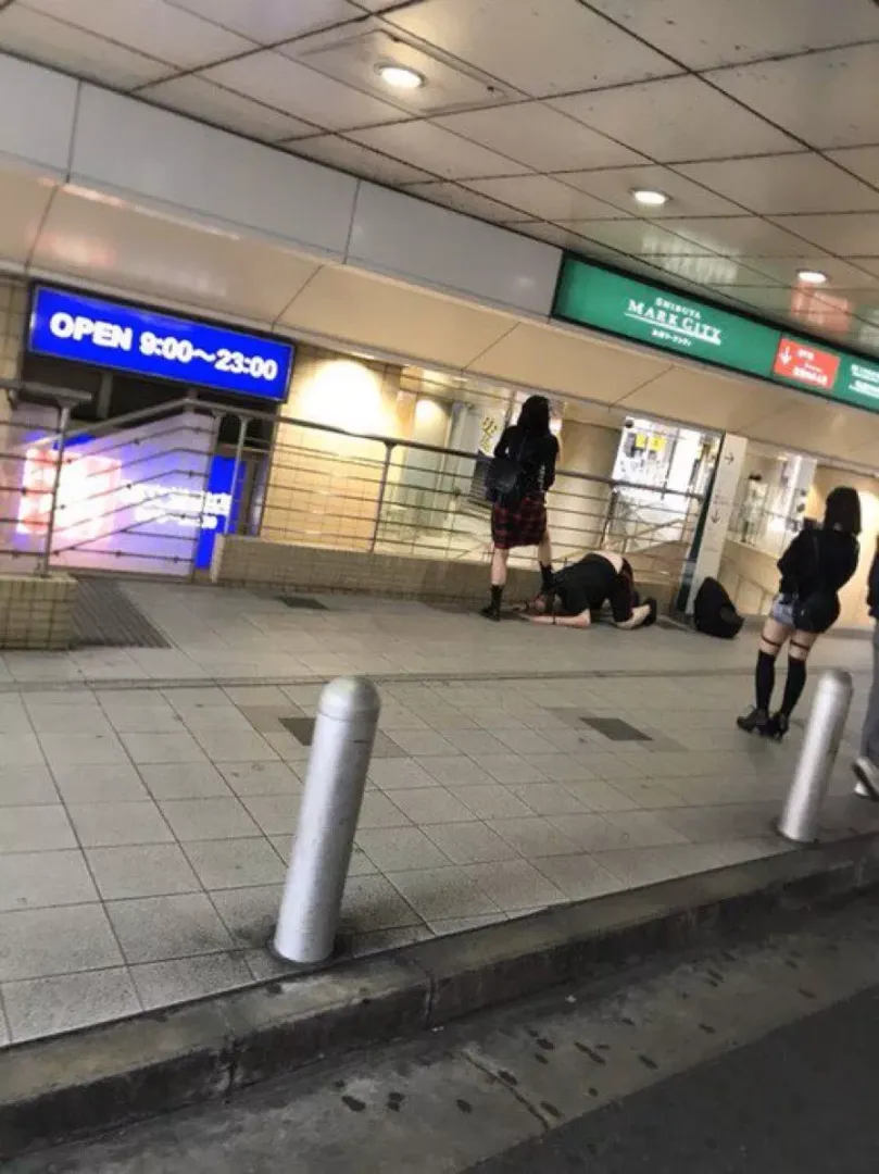 Who is this dude? he seems to be a meme or something in Japan ...