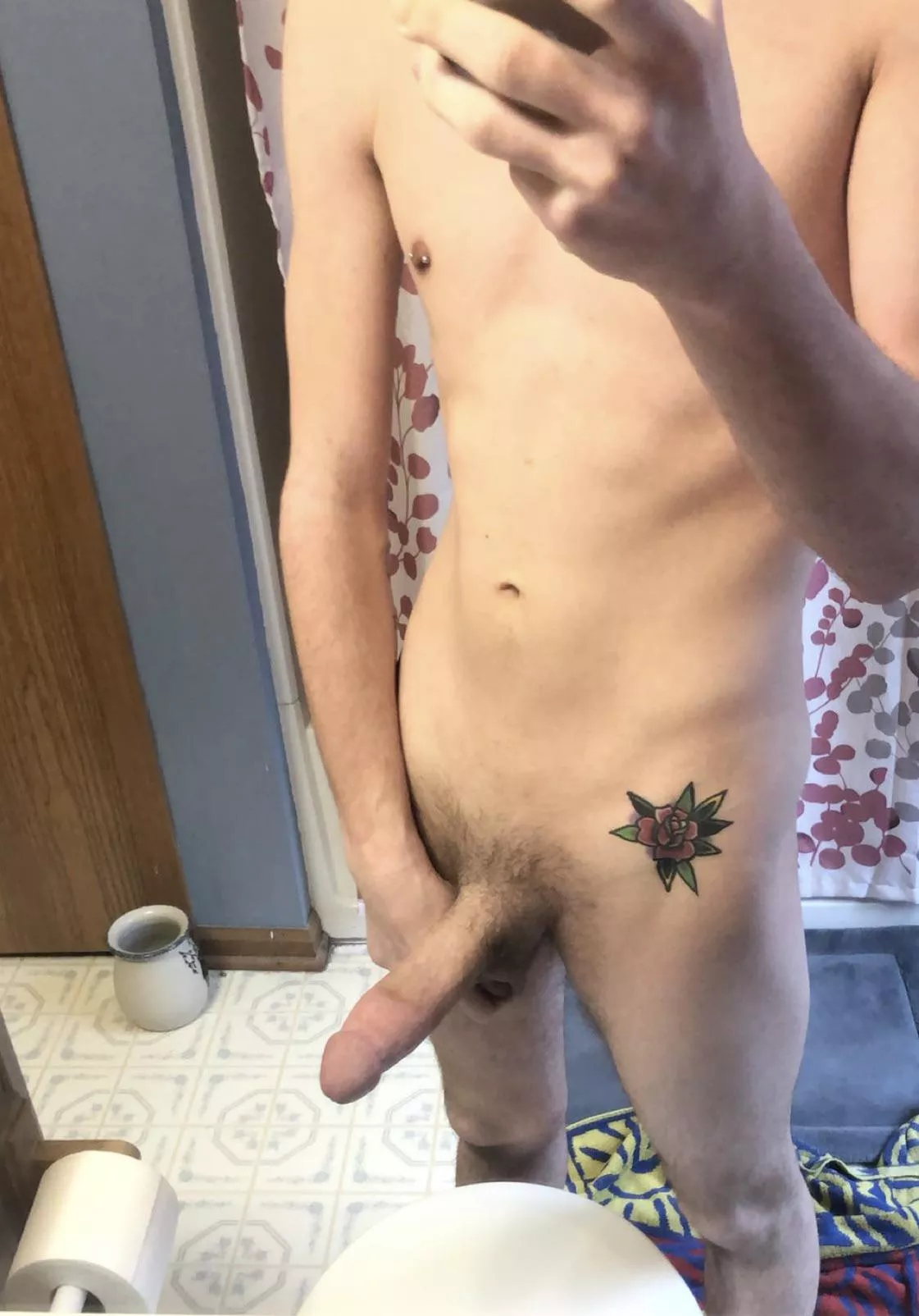Who likes hung skinny boys here?