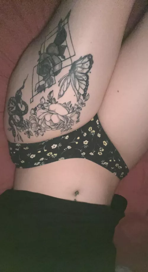 Who likes my tattoos 🤭