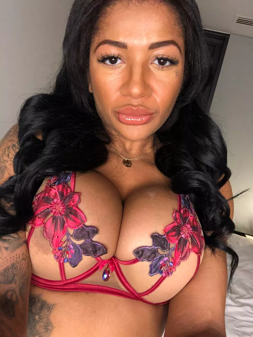 Who likes my tiDDies?