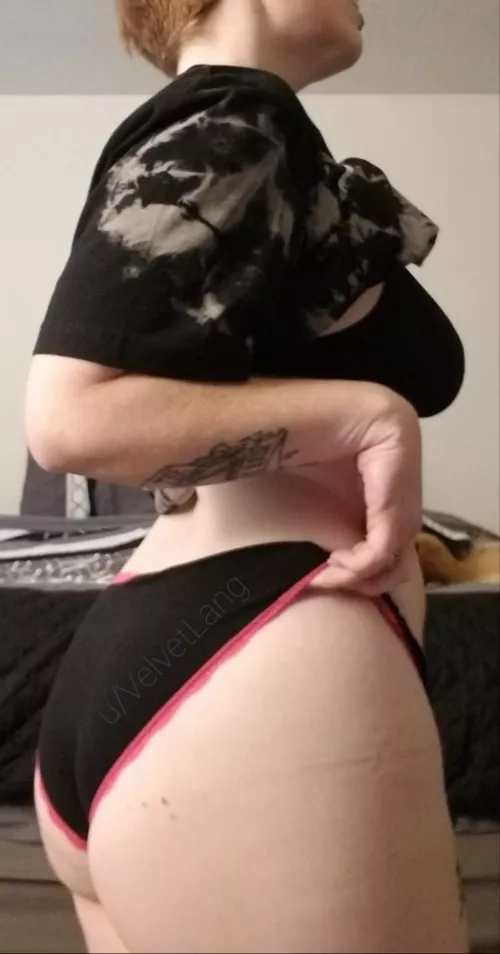 Who needs long hair when you have all this ass?