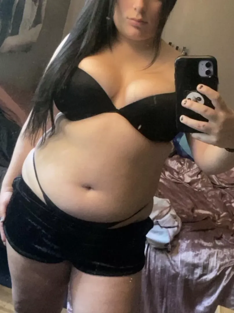 Who said chubby girls can’t dress skimpy and slutty 😋