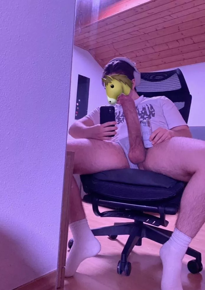 who wanna get destroyed by my 19 yo 10 inch monstercock?