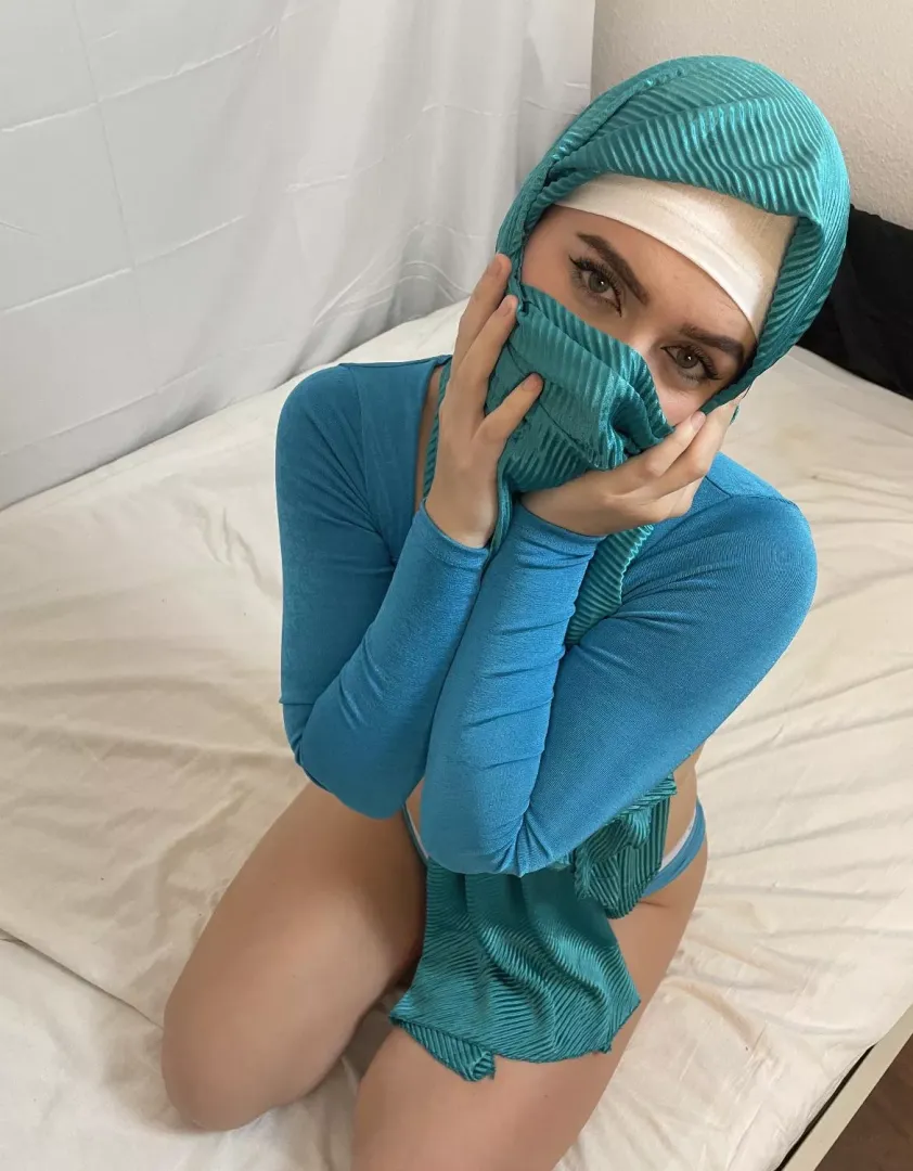 Who want have some fun with a middle eastern slut ?
