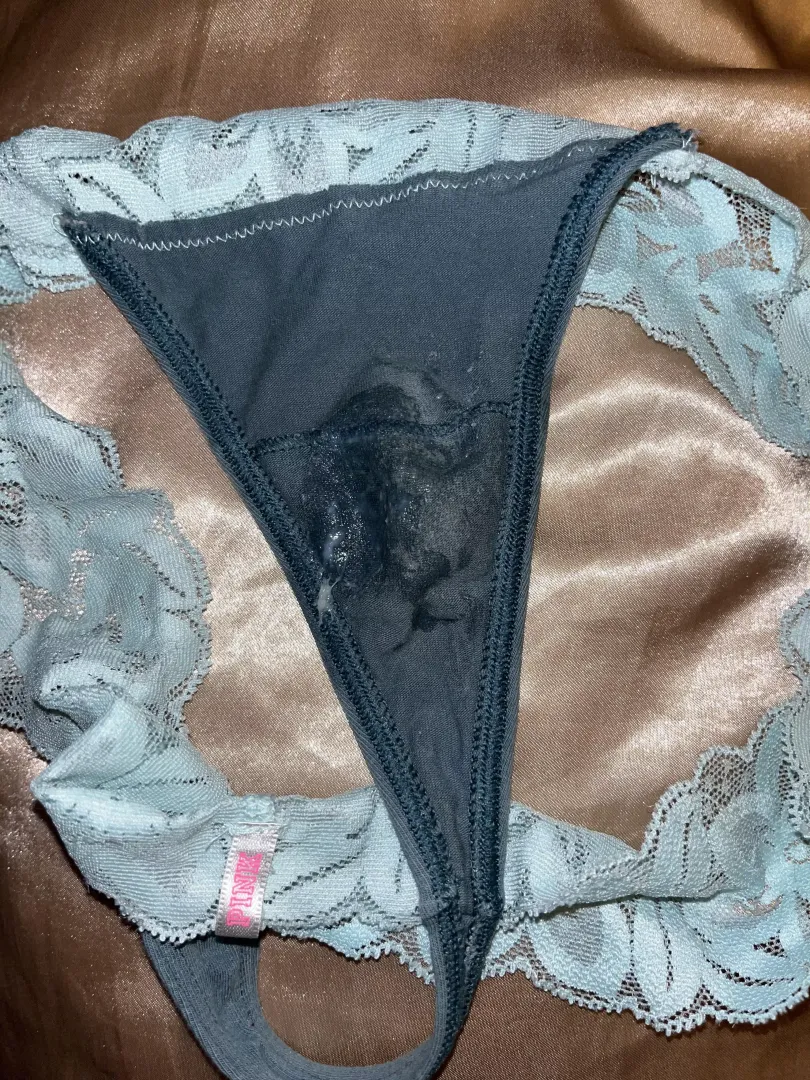 Who wants a taste of my cum? 😜 📥