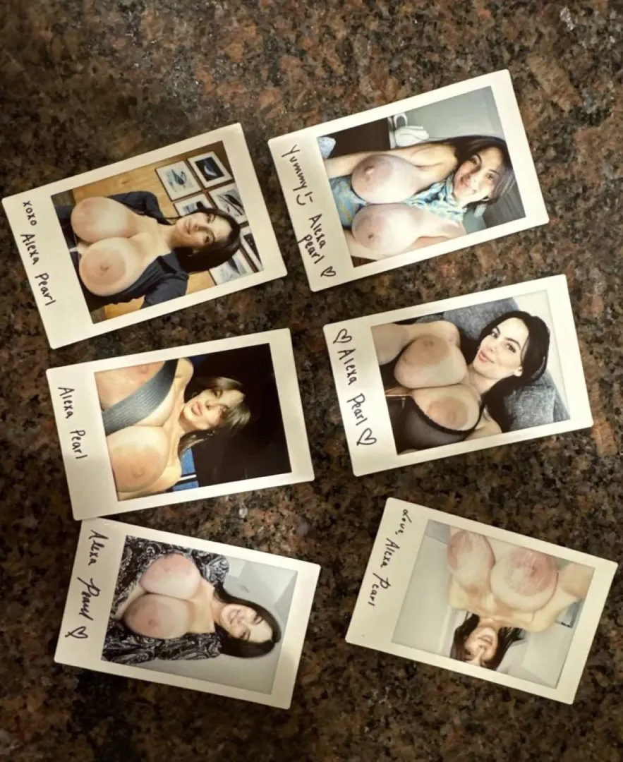 Who wants one? 🤭❤️ hehe You can be naughty and hold me in your wallet for your daily pleasure 🤭💦