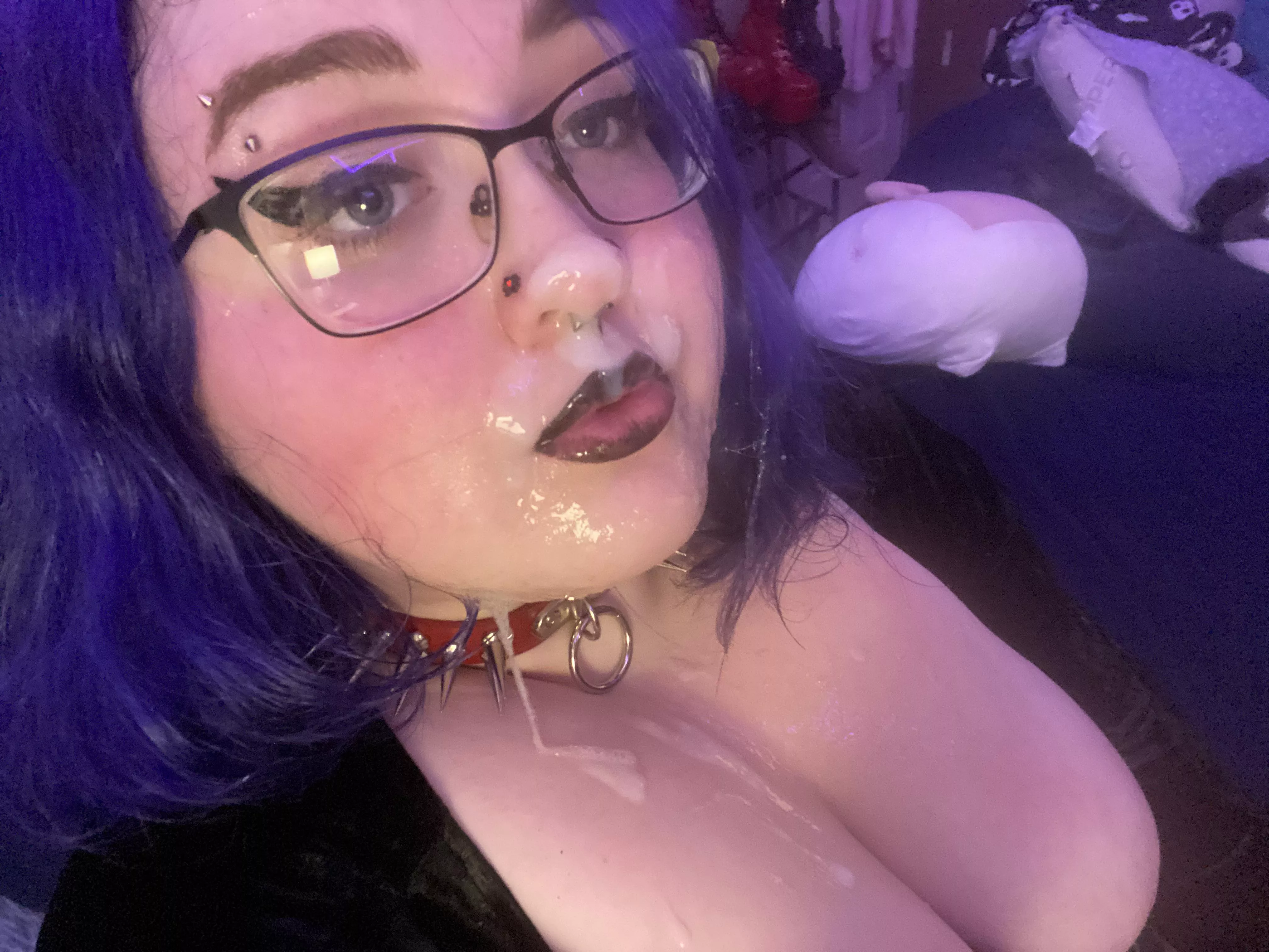 who wants to add to the cum on my face