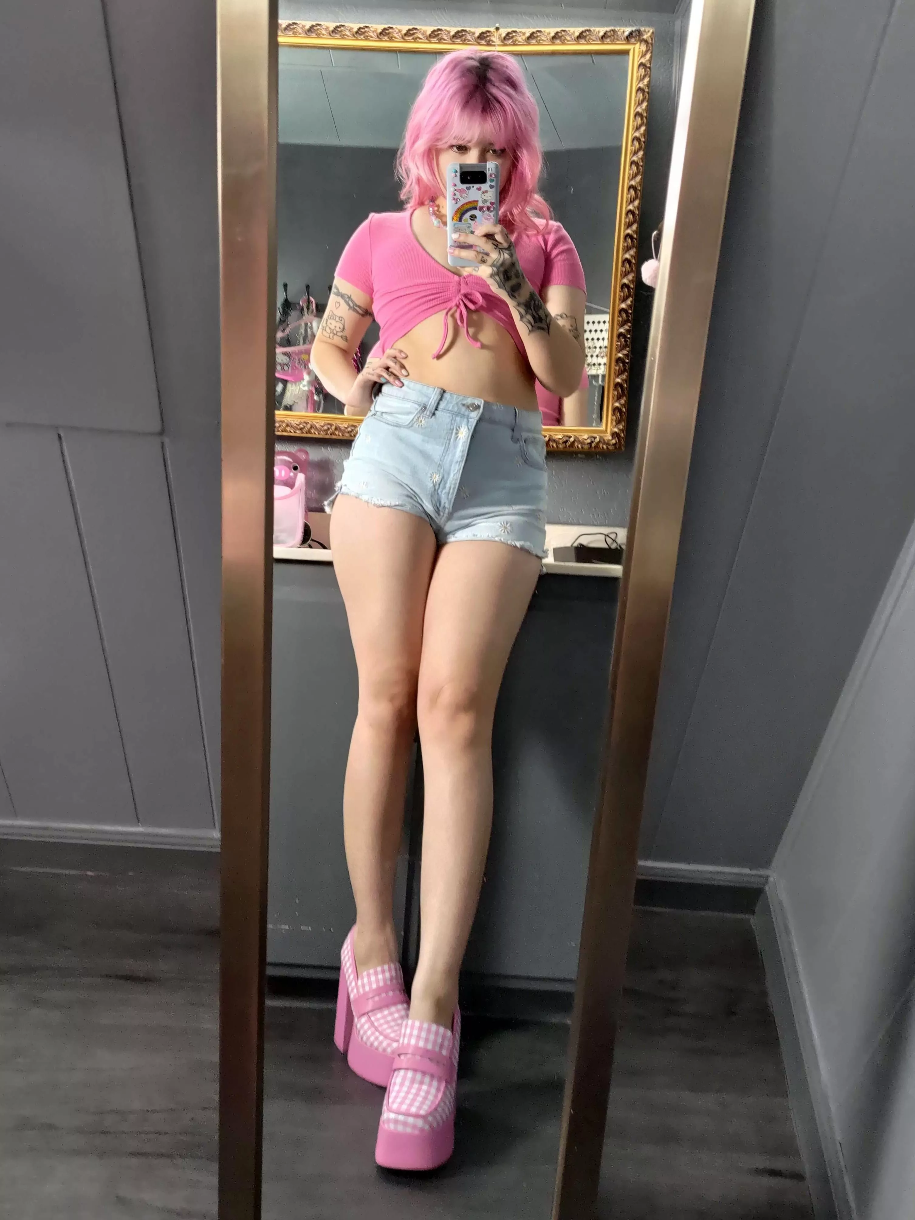 Who wants to be barbie BFFs with me?