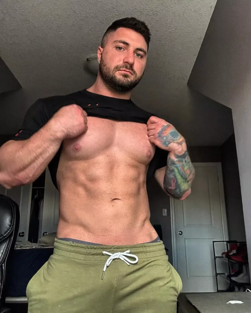 Who wants to come feel my abs ;)