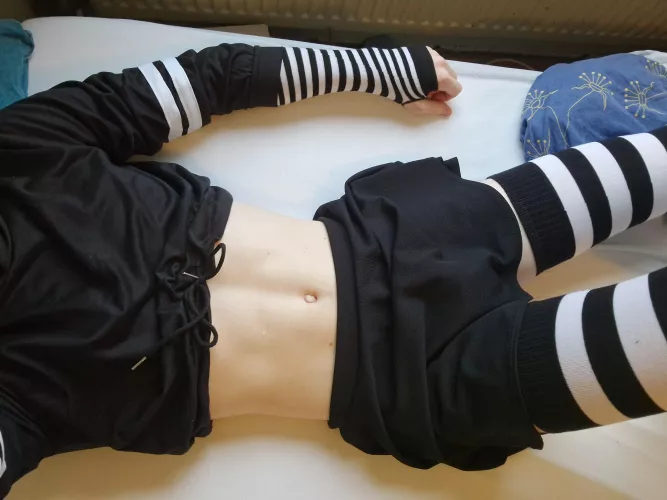 Who wants to cuddle with me on Christmas day? 🥺