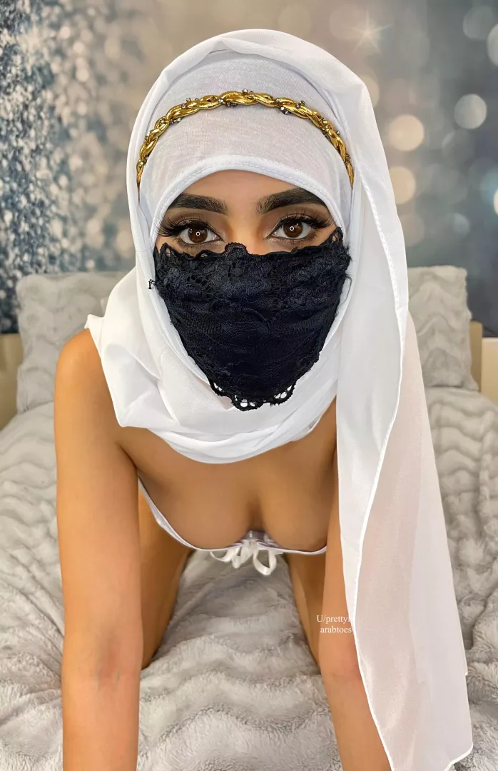Who wants to feed me their cock?