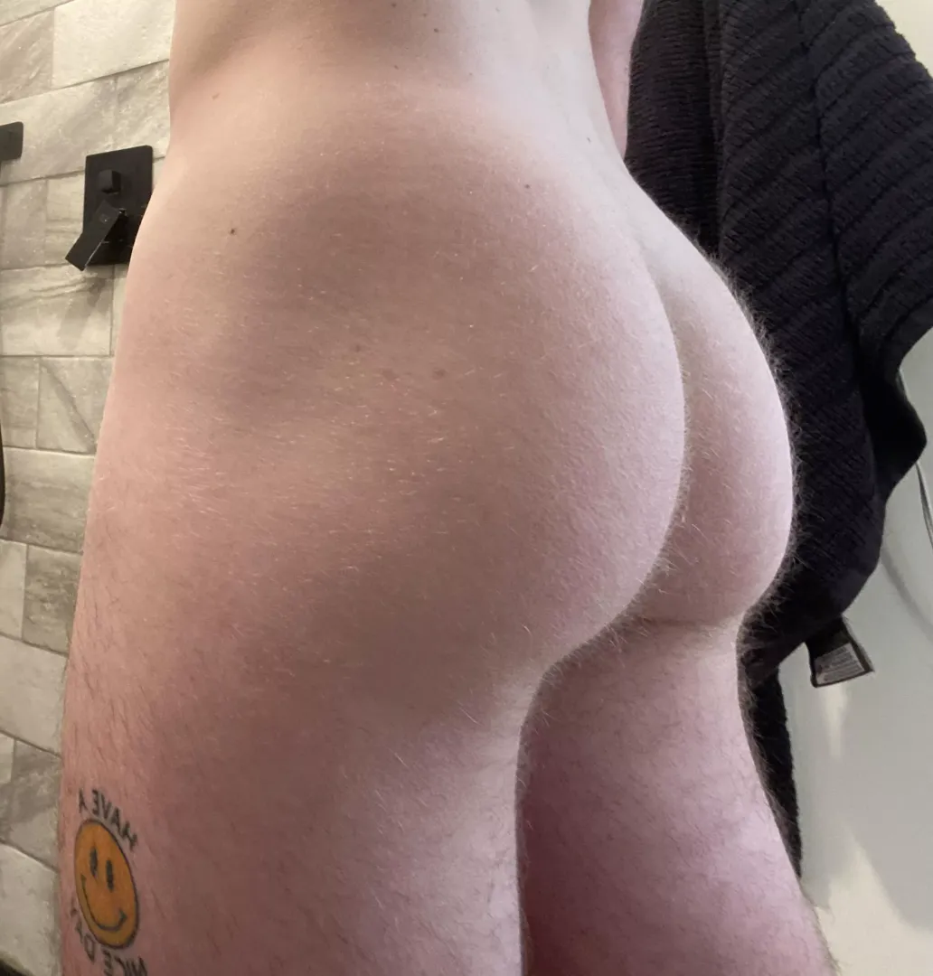 who wants to fuck my fat ass?