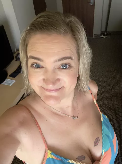 Who wants to fuck my wife