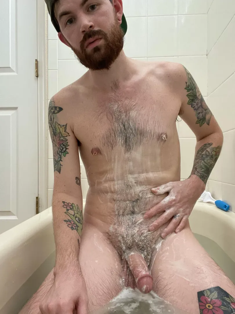 Who wants to join me for a hot bath? 🥵